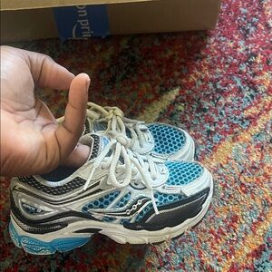 Saucony Omni 9 Blue and Black Sneakers